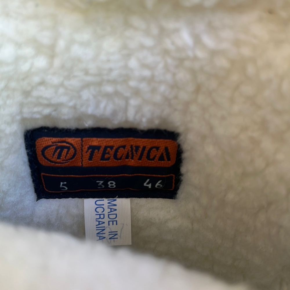 SOLD 🤍 Moon Boots with Tecnica size 6-8 - Picture 8 of 11